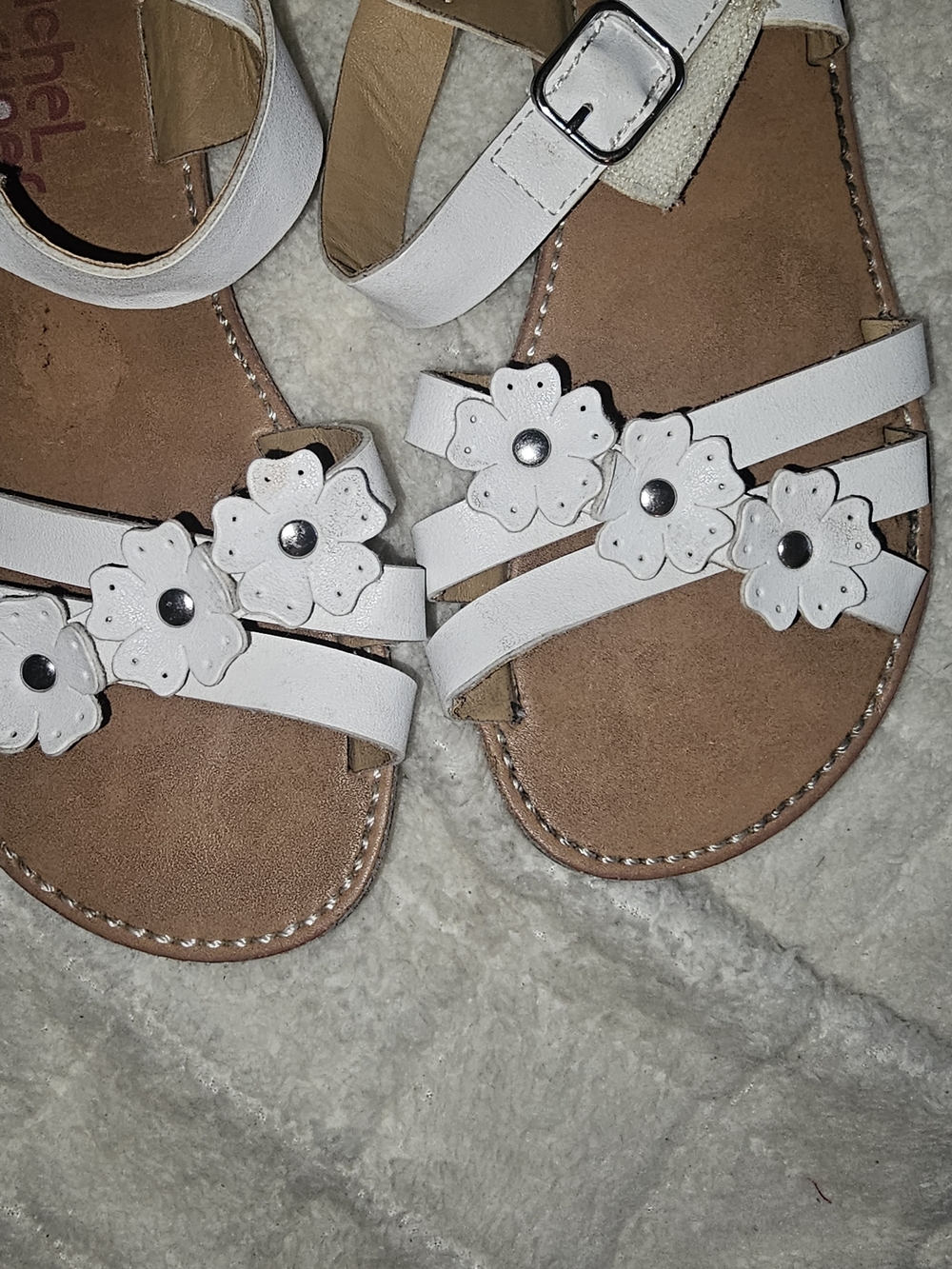 White Floral Girls' Sandals with Velcro Strap - Picture 2 of 6